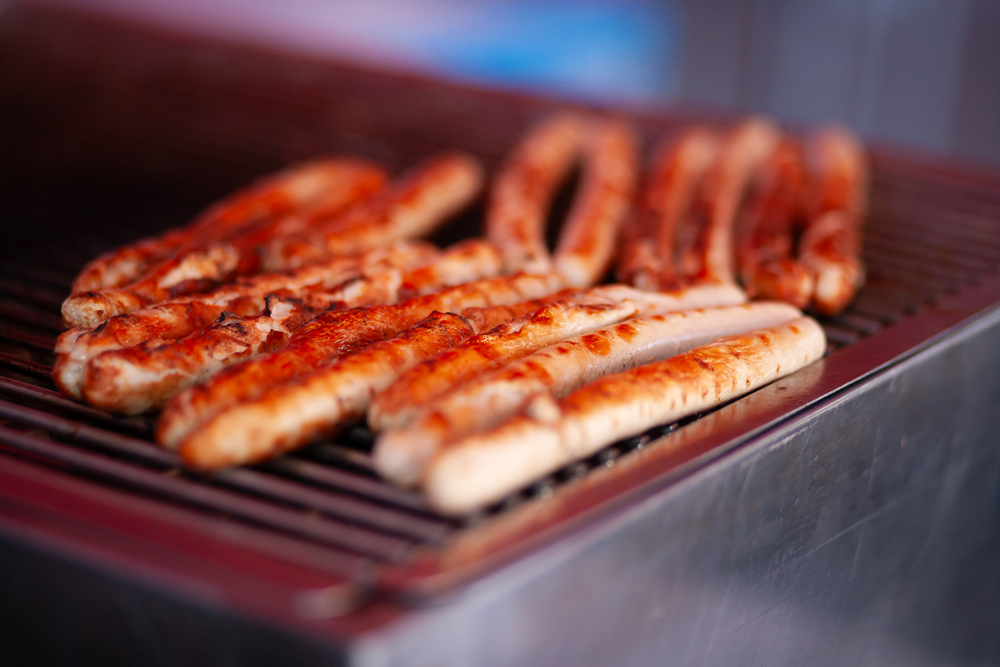 Bratwürste auf dem Grill